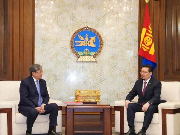 “Монгол Улсын хөгжлийн 2025 оны төлөвлөгөө батлах тухай” тогтоолын төслийг өргөн мэдүүлэв