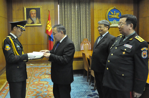Монгол Улсын Ерөнхийлөгч, Зэвсэгт хүчний ерөнхий командлагчийн нэрэмжит шагнал хүртээв