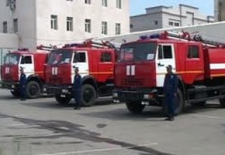 Гурван хүн гэртэйгээ шатжээ