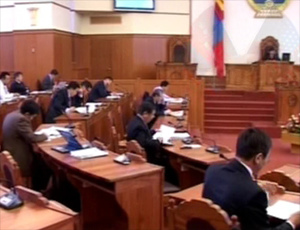 Урсгал зардлыг царцаах талаар бүлгүүд ижил байр суурьтай байна