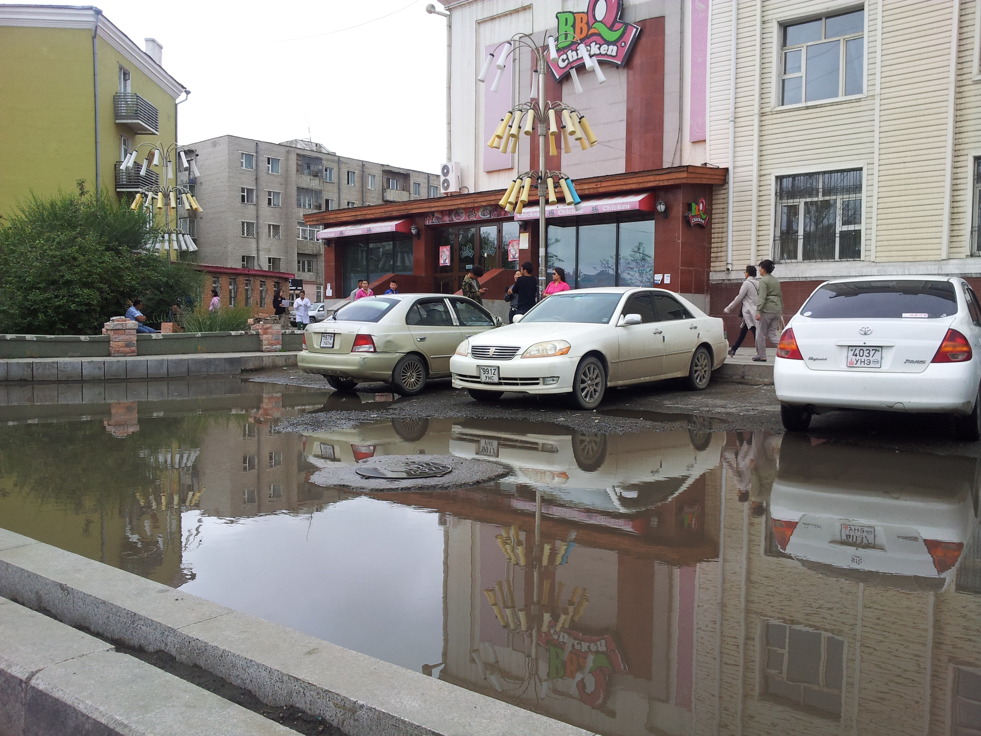 Аж ахуйн нэгжүүдэд борооны усаа зайлуулахыг уриаллаа