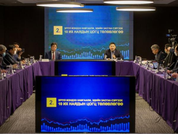 Монгол Улсын Ерөнхий сайд Л.Оюун-Эрдэнэ банк, санхүүгийн салбарын төлөөлөлтэй уулзлаа