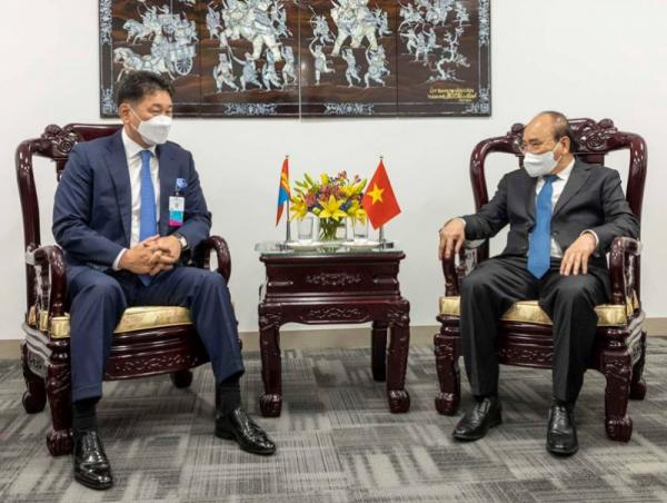 Монгол Улсын Ерөнхийлөгч У.Хүрэлсүх БНСВУ-ын Ерөнхийлөгчтэй уулзав