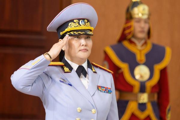 Монгол Улс анх удаа эмэгтэй генерал цолтонтой боллоо