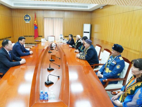Казах иргэдийн төлөөлөлд Шадар сайд хүндэтгэл үзүүлж баяр хүргэлээ