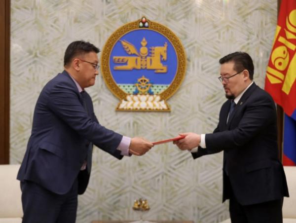 Монгол Улсын 2022 оны төсвийн тухай хуульд өөрчлөлт оруулах тухай болон бусад хуулийн төслүүдийг өргөн мэдүүллээ