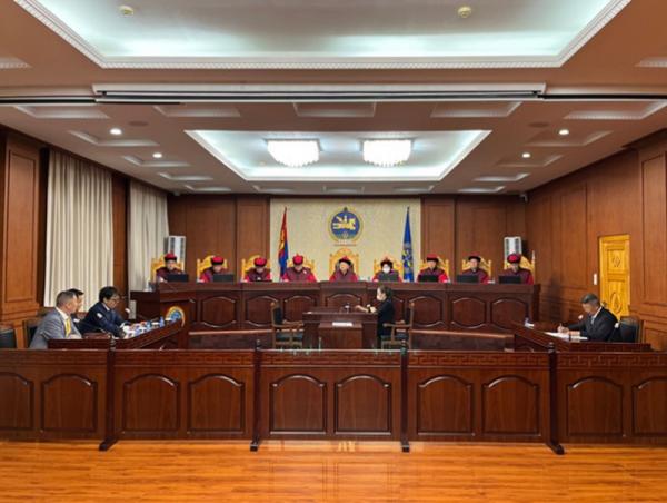 Монгол Улсын Үндсэн Хуулийн цэцийн Их суудлын хуралдаан болов