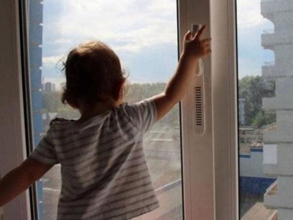 Таван настай хүүхэд 10 давхрын цонхоор унаж, амиа алджээ