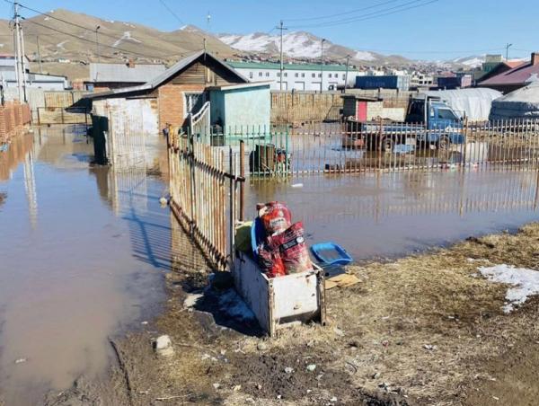 Хөлийн гол орчимд шар усны үер бууж, 30 орчим айл үерт автлаа