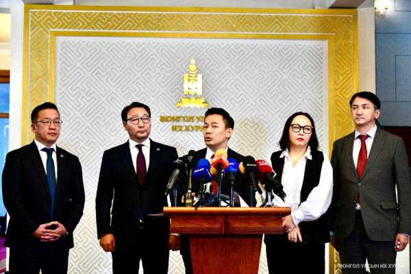 Оюутолгойн асуудлаарх нотлох баримтыг шинжлэн судлах сонсголд 300 гэрч дууджээ