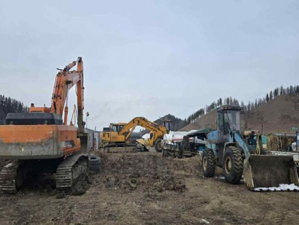 Хууль бусаар ашигт малтмал олборлох гэмт хэрэг үйлдэж байсныг таслан зогсоожээ