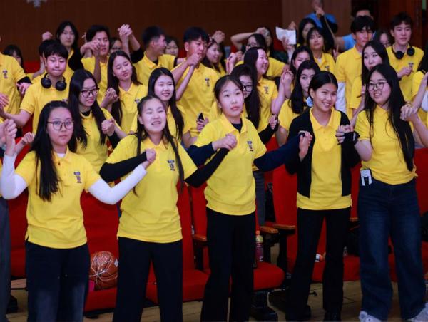 “UB DEBATE 2025” хөтөлбөр мэтгэлцээний ур чадвараар дамжуулан сурагчдад эх оронч төлөвшил олгож байна