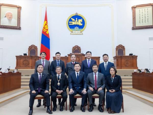 УИХ-ын дарга, гишүүд “Чингис хаан” одонт Академич С.Нарангэрэлд хүндэтгэл үзүүллээ