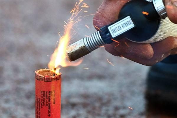 Бенгалын гал, салют зэрэг пиротехникийн хэрэгслийг хэрэглэхгүй байхыг анхааруулж байна