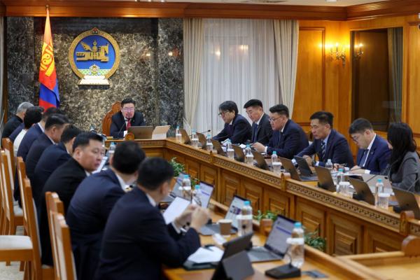 Гашуунсухайт боомтод хууль бусаар газар эзэмшиж, төрийн мэдлийн зам ашиглаж байсан &ldquo;Смарт Эко Транс&rdquo; компанитай холбоотой тогтоолыг хүчингүй болгоно