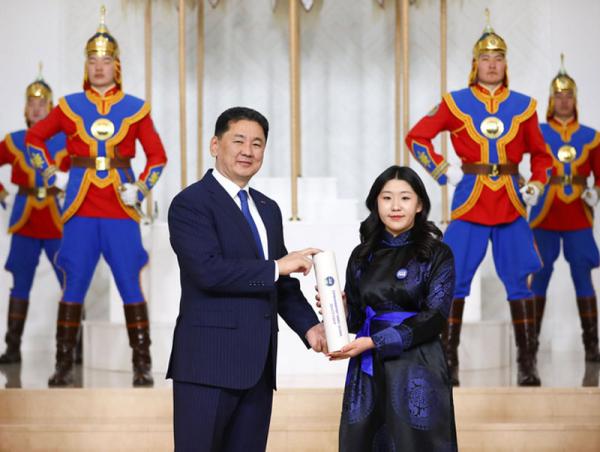 &ldquo;Ерөнхийлөгчийн илгээлт-2100&rdquo; хөтөлбөрийн эздэд захиа, даалгавар гардууллаа