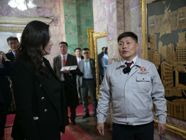 Хотын дарга Х.Нямбаатар Хүүхдийн урлан бүтээх төвд ажиллалаа