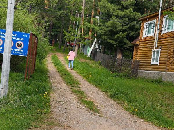 Нийслэлийн ногоон бүсэд орц, гарц хаасан, зөвшөөрсөн хэмжээнээс хэтрүүлэн хашаа барьсан зөрчлүүдийг арилгаж байна 
