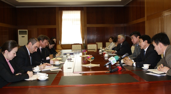 Ажлын хэсэг ирэх оны төсөвт сэтгэл дундуур байгаагаа илэрхийлжээ