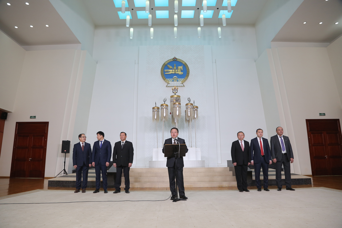 Төрийн дээд цол, одон, медалиар шагналаа