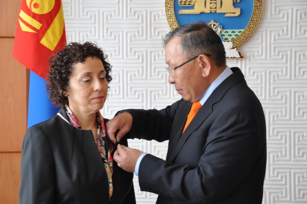 НҮБ-ын Хөгжлийн хөтөлбөрийн суурин төлөөлөгчийг “Найрамдал” медалиар шагнав