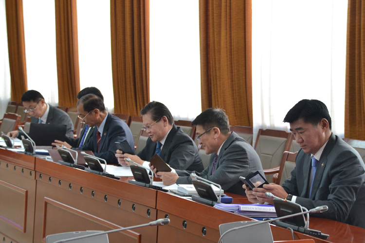 Эдийн засгийн байнгын хороо 2015 оны төсвийн тухай хуулийн хоёр дахь хэлэлцүүлгийг хийлээ