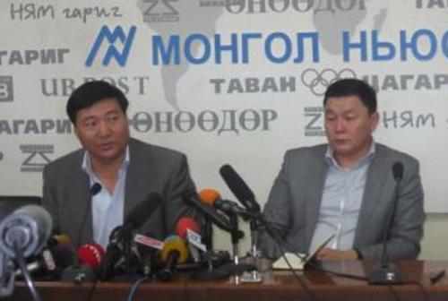 “Би биш ээ, золигийн Төмөрхүү л…”