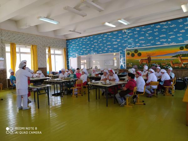 Цэцэрлэг, сургуулийн тогооч нарын мэдлэг, ур чадварыг дээшлүүлэх сургалт явагдлаа