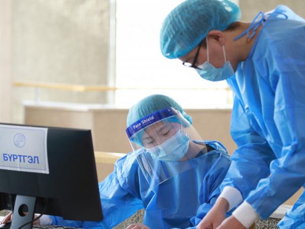 "Пфайзер" вакцинд хамрагдах иргэд дархлаажуулалтын цэгээс зөвшөөрлийн хуудас авна