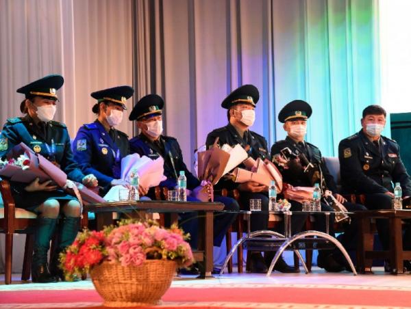 “Онц хилчин”, “Хилчний алдар” тэмдгээр шагналаа