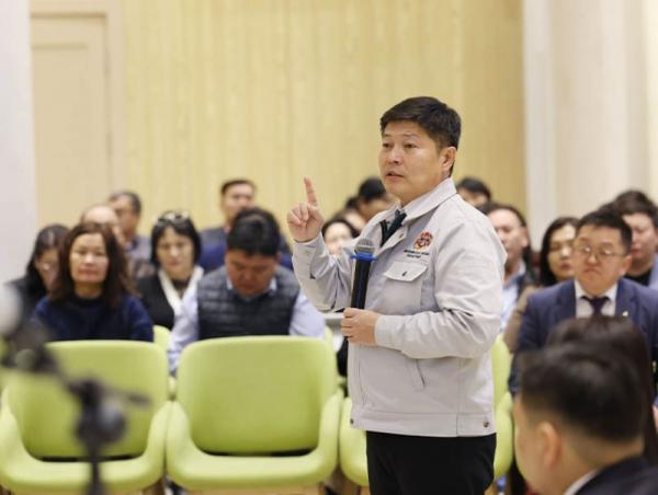 Х.Нямбаатар: Нийслэлийн ерөнхий боловсролын сургуулийн сургалтын чанар, агуулгыг сайжруулах санал, санаачилгыг дэмжинэ