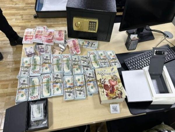 Юань, доллар хэвлэж, иргэдийг залилсан этгээдүүдийг баривчиллаа