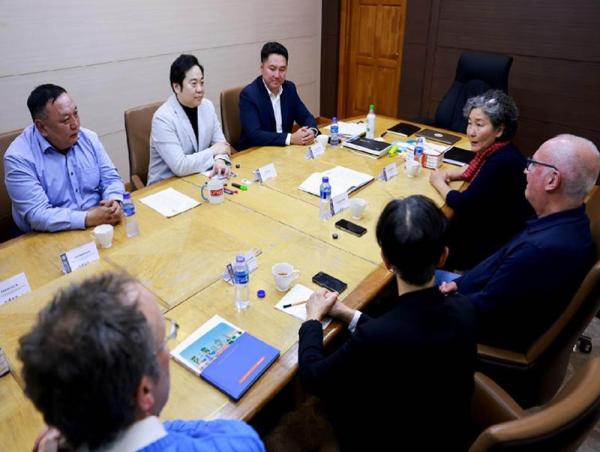 НИТХ-ын дарга А.Баяр ХБНГУ-ын эмнэлгийн эрүүл ахуйн нийгэмлэг (DGKH)-ийн дэд ерөнхийлөгчийг хүлээн авч уулзлаа