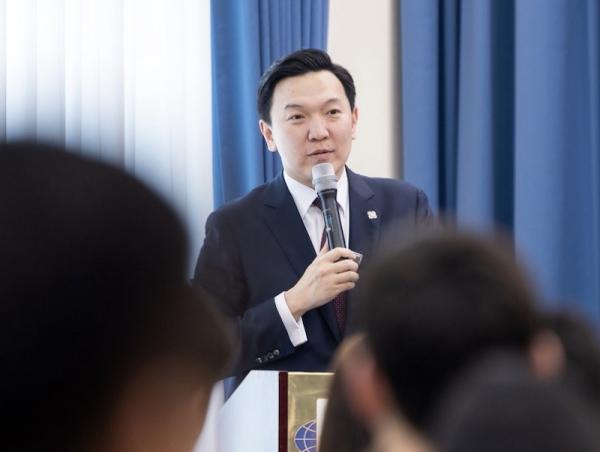 УИХ-ын дарга Н.Учрал БНХАУ-д суралцаж буй монгол оюутнуудтай уулзаж, &ldquo;100+100&rdquo; хөтөлбөрийг танилцууллаа