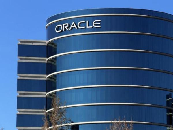 "Oracle" компани олон мянган ажилтнаа цомхотгож эхэллээ