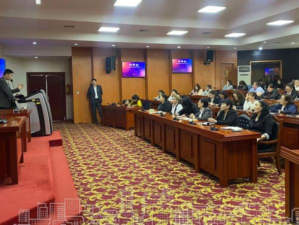 Нийслэлийн төвийн зургаан дүүрэгт авто зогсоолын журам болон бүсчлэл, үнэ тарифын талаар хэлэлцүүлэг зохион байгууллаа