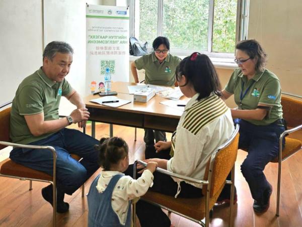 “Хязгаар нутгийн инээмсэглэл” төслийн баг Хөвсгөл аймагт үзлэг хийж байна